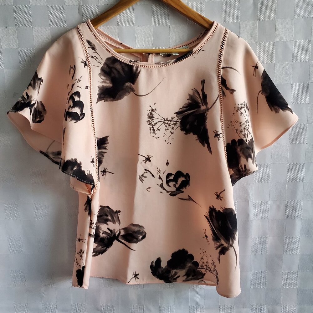 Women's Spring Summer Blouse Peach & Black Floral Flutter Sleeves Eyelet Trim SP